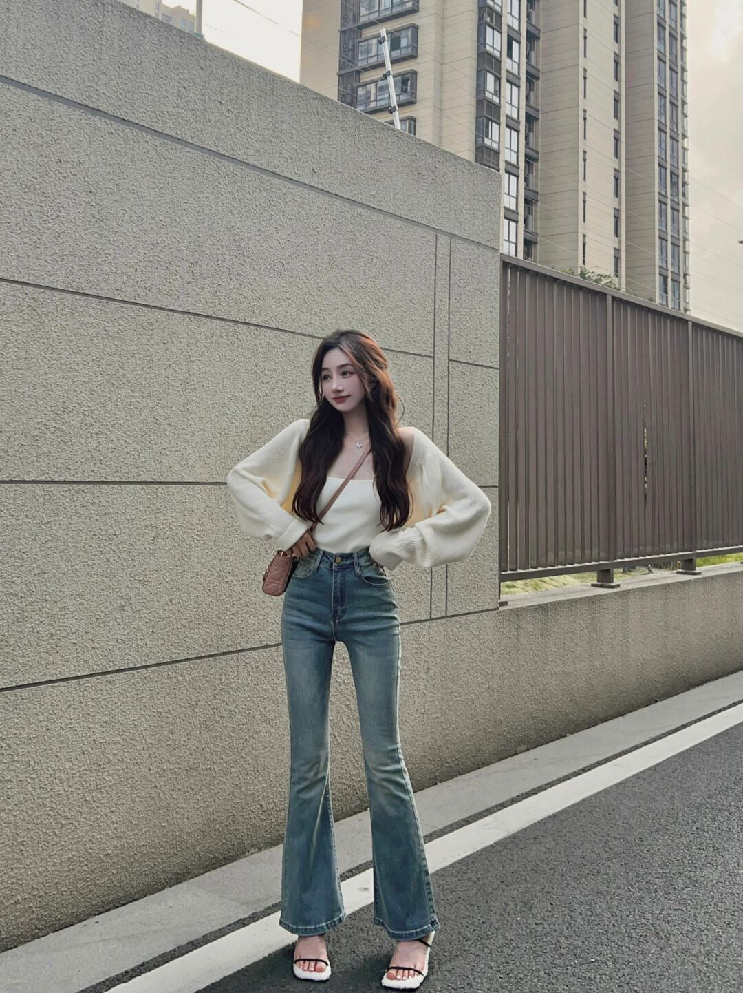 Small retro high-waisted bootcut jeans 2023 new hot girl chic slim fit and thin all-match flared pants for women