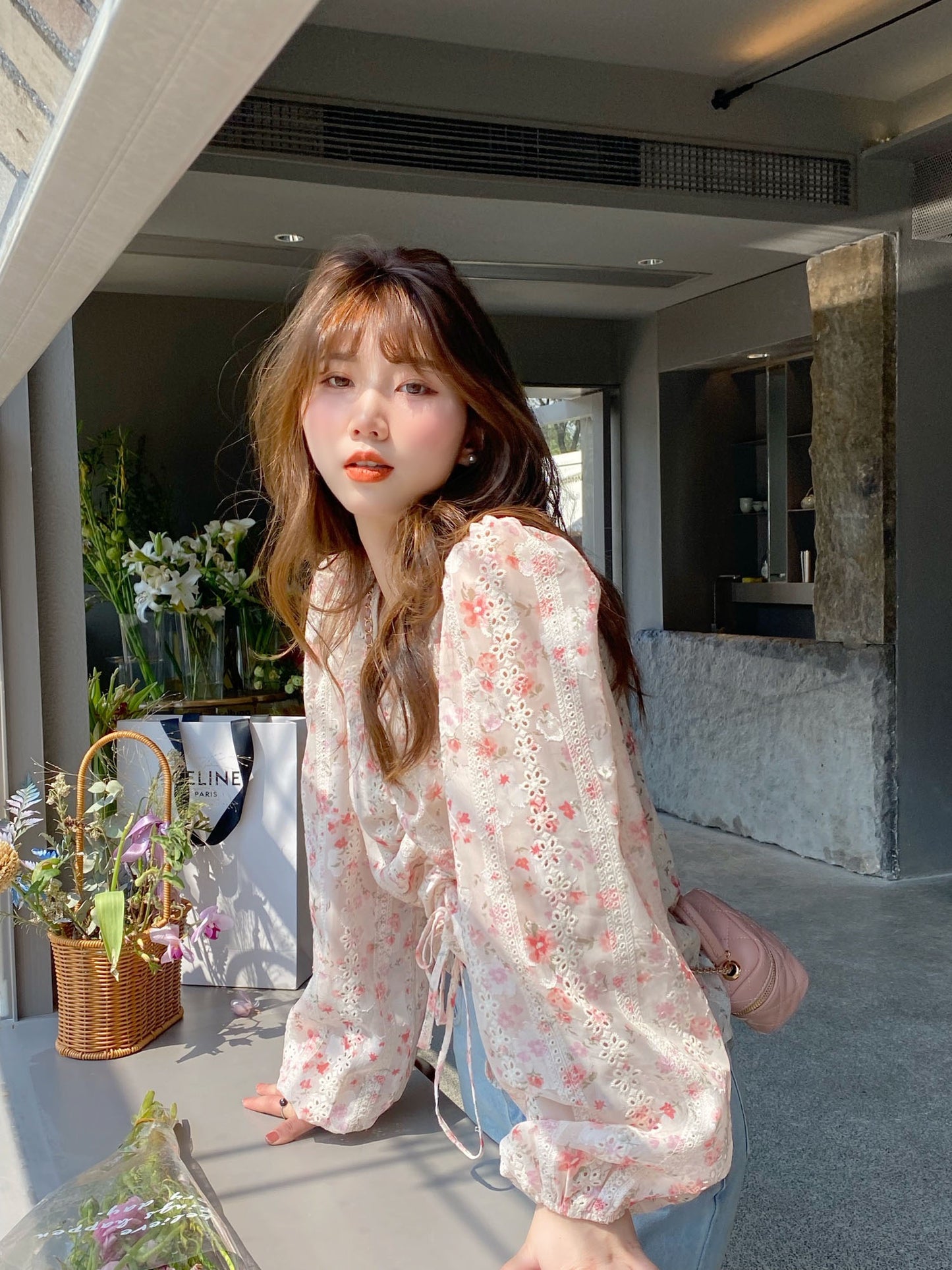 Berry likes you and likes a large custom-made pink embroidery floral shirt chic v-neck puff sleeve top female spring