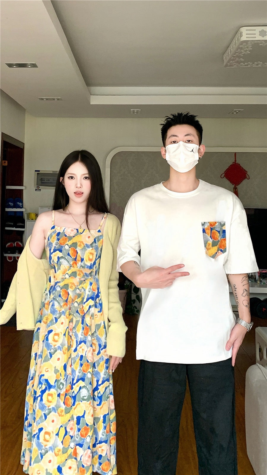 Couple outfit summer niche design sense Korean version short-sleeved t-shirt men and women two-piece suit French one dress one skirt ins tide brand