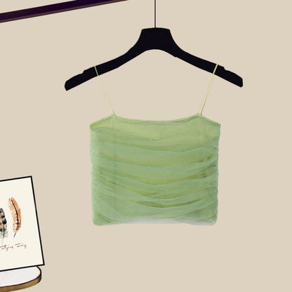 The little man wears a whole set of hot girl suit, sexy mesh suspender shirt, green shorts, high-end three-piece suit