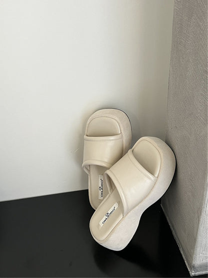 Thick-soled holiday bread slippers women's shoes 2023 summer wear wedge heels small heightened explosive style sandals