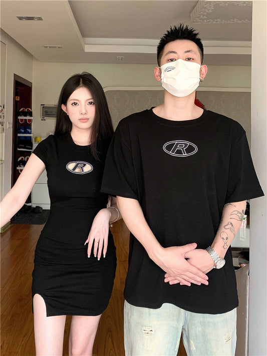 Niche design sense couple outfit summer 2023 Korean version short-sleeved T-shirt female dress French one skirt one clothes ins tide