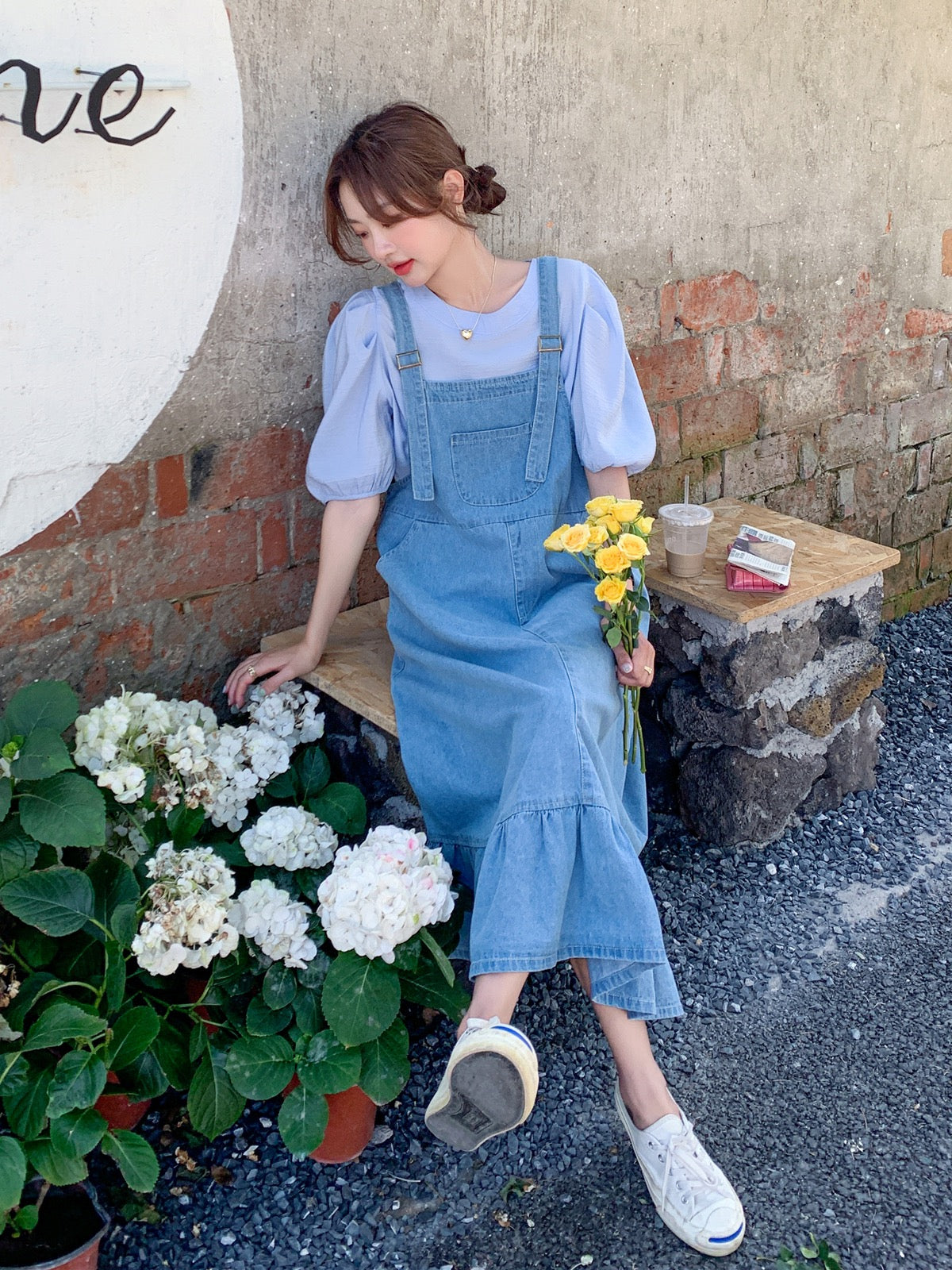 Denim suspender skirt female design sense niche dress summer 2023 new loose retro milk sweet milk long skirt