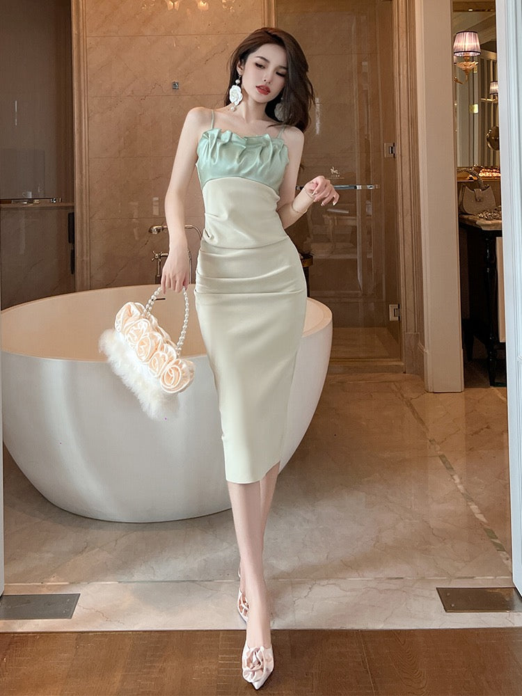 Romantic retro holiday wind suspender dress women's summer design sense small crowd self-cultivation temperament sexy bag hip skirt new