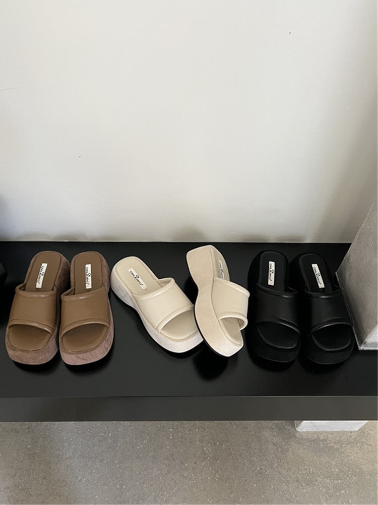 Thick-soled holiday bread slippers women's shoes 2023 summer wear wedge heels small heightened explosive style sandals