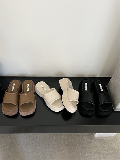 Thick-soled holiday bread slippers women's shoes 2023 summer wear wedge heels small heightened explosive style sandals