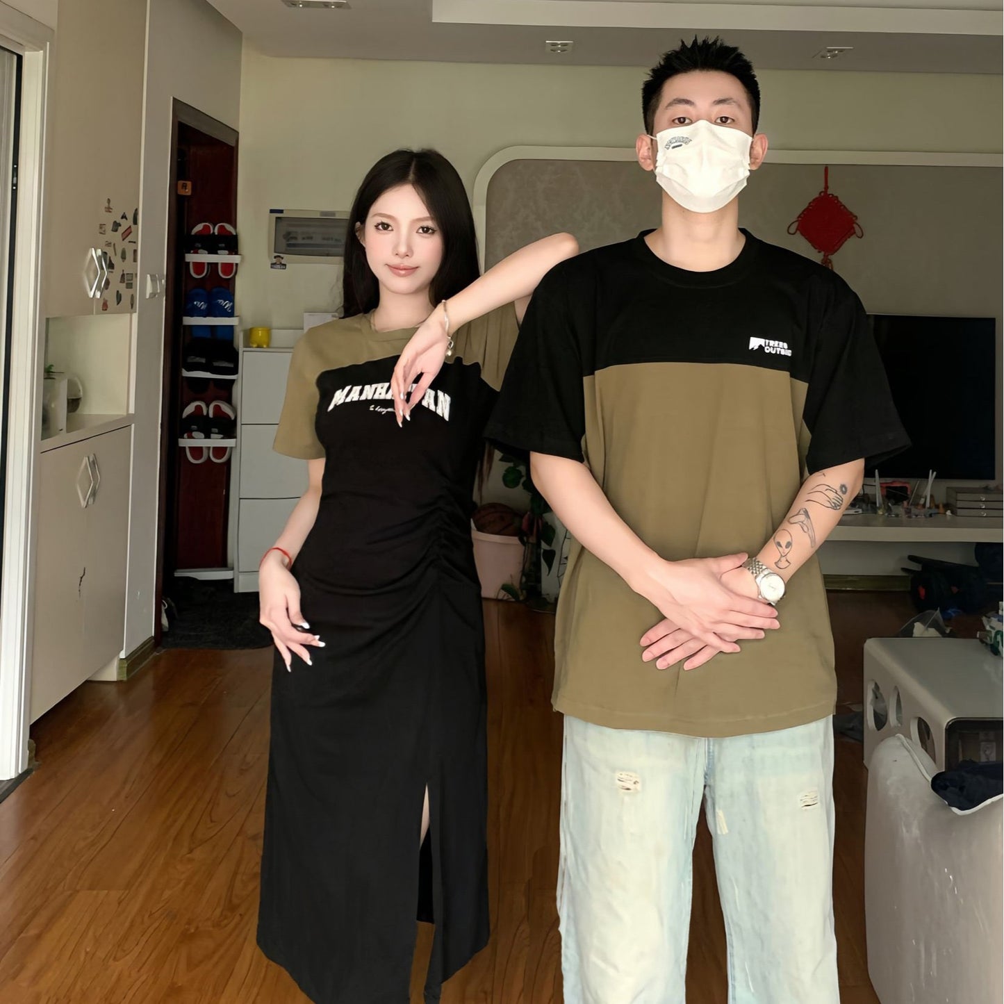 Couple wear summer clothes niche design sense new splicing short-sleeved T-shirt letter printing fake two-piece splicing dress