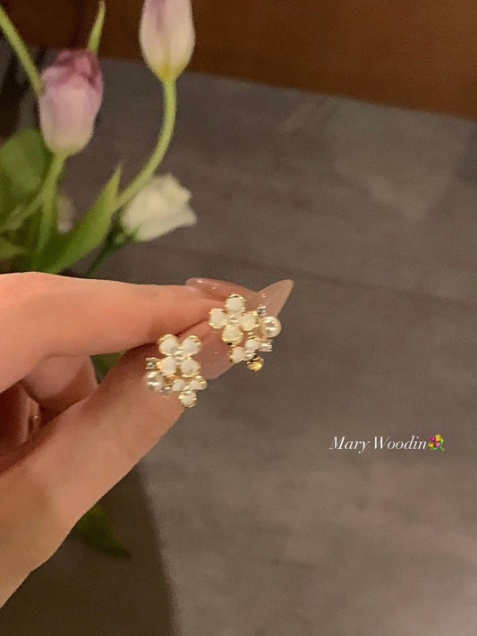 Mini pearl flower earrings women's niche design high-end earrings earrings small no ear holes mosquito coil ear clips
