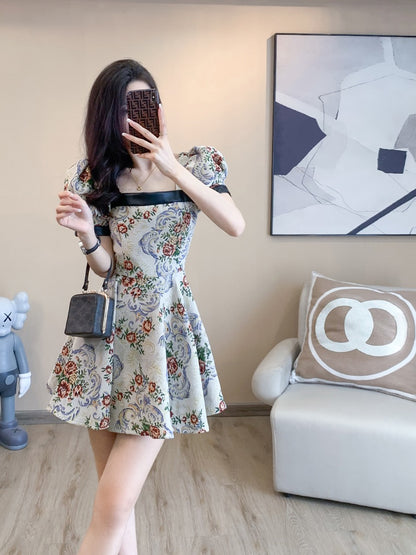 2023 summer new French-style small fragrance style high-end temperament temperament waist slimming square collar puff sleeve floral dress
