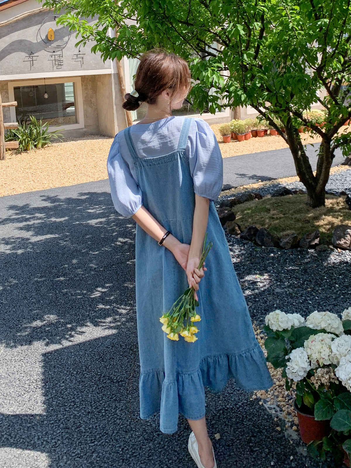 Denim suspender skirt female design sense niche dress summer 2023 new loose retro milk sweet milk long skirt