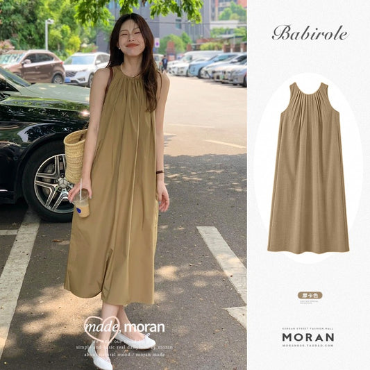 Folded khaki halter neck sleeveless dress women's 2023 summer mid-length and temperament niche a-line dress