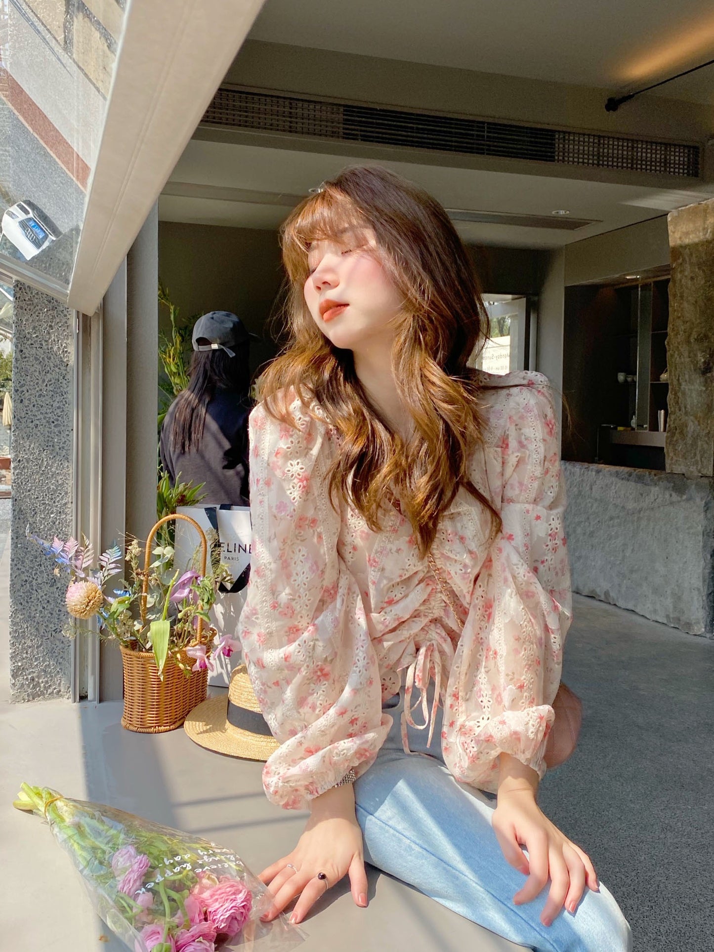 Berry likes you and likes a large custom-made pink embroidery floral shirt chic v-neck puff sleeve top female spring