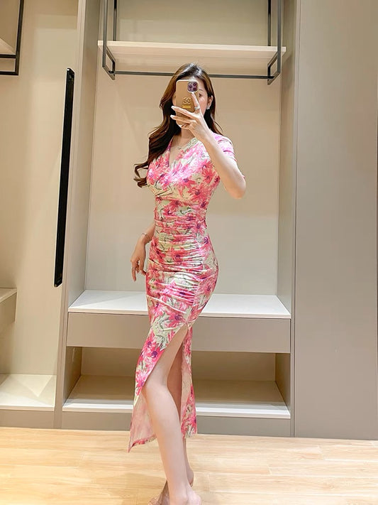 Beautiful pink floral dress summer new high-end temperament V-neck shoulder pads slim fit belly cover slit bag hip skirt