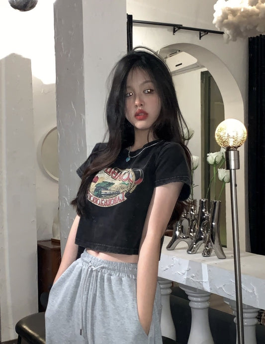 Retro all-match niche black short-sleeved T-shirt female summer design hot girl sweet cool short bm crop top tide