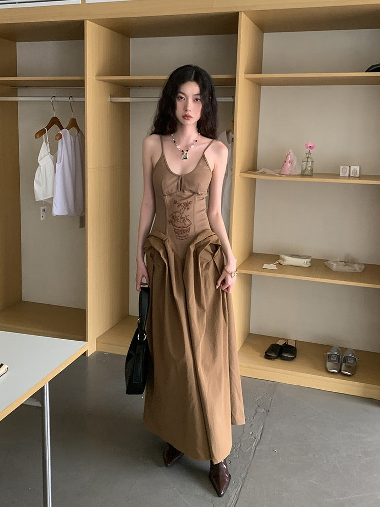 2023 summer new Chinese style minority literature and art embroidery self-cultivation slim waist vertical cutting national style suspender dress dress