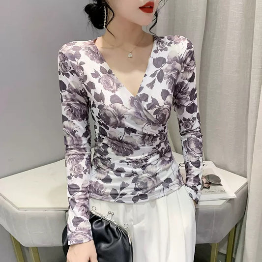 Retro Hong Kong-style printing mesh top women's autumn design sense cross V-neck temperament foreign style beautiful long-sleeved t-shirt tide