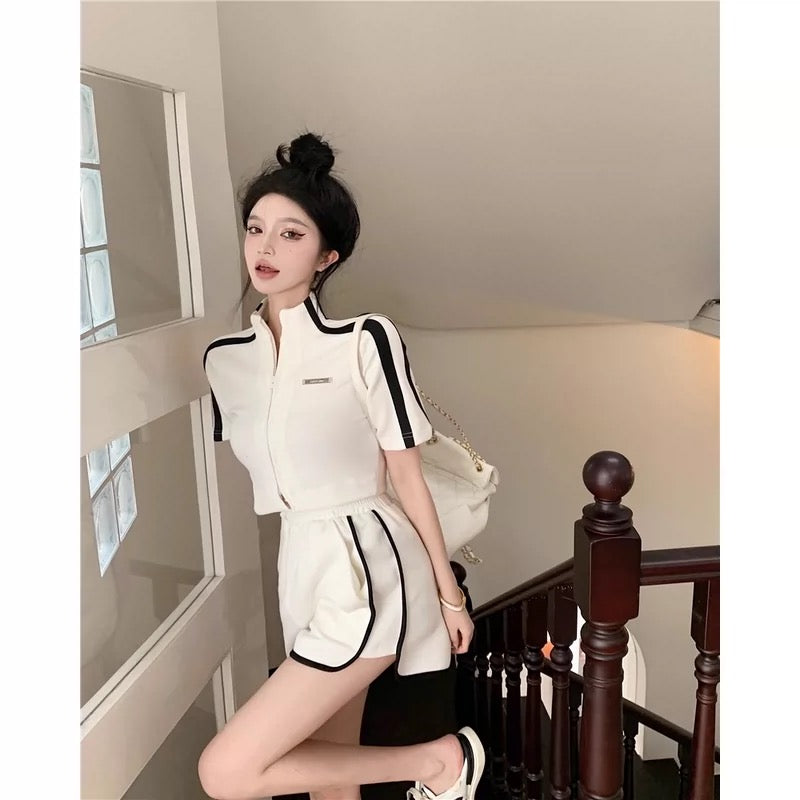 White hot girl age-reducing stitching short-sleeved T-shirt women's summer fashion suit high waist sports casual shorts two-piece set