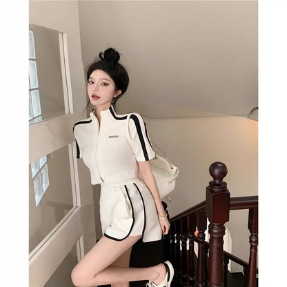 White hot girl age-reducing stitching short-sleeved T-shirt women's summer fashion suit high waist sports casual shorts two-piece set
