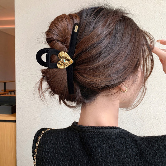 Black velvet love clip women's large high-end sense 2022 new autumn and winter hair clip Internet celebrity shark clip hair accessories
