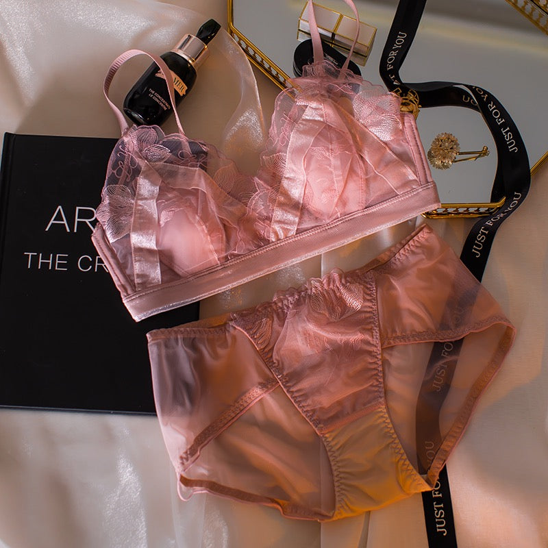 Underwear women's big breasts look small and thin French super fairy lace mesh ultra-thin rabbit ear cup no bump no steel ring bra