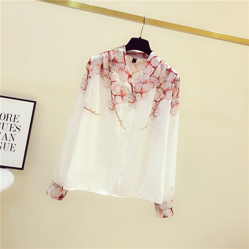 2022 early autumn new style foreign style fashion European goods small shirt women's chiffon all-match design sense temperament V-neck top tide