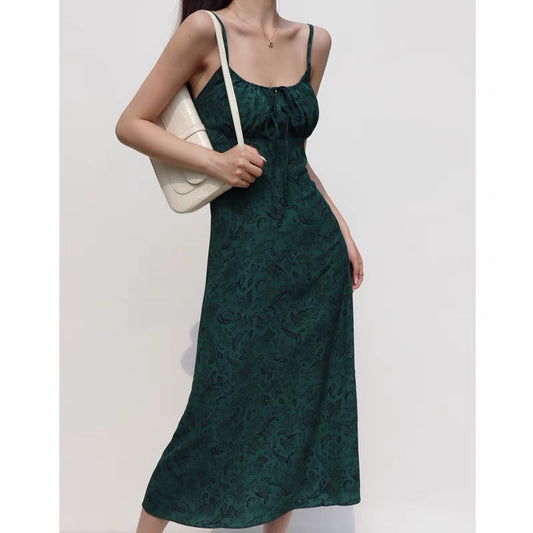 French oil painting girly dark green sexy low-cut dress slim fit and thin suspender skirt A-line over-the-knee long skirt
