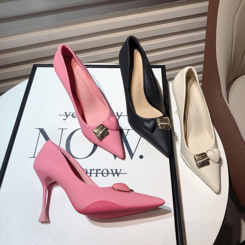 White high-heeled shoes 2022 autumn new niche design fairy love metal buckle pointed toe stiletto heel shallow mouth single shoes