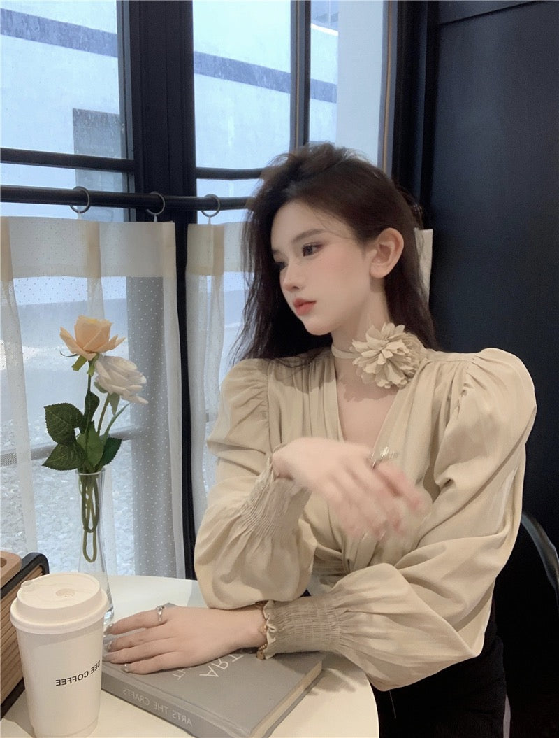 French v-neck long-sleeved shirt women's spring puff sleeve loose chic unique design sense niche short top