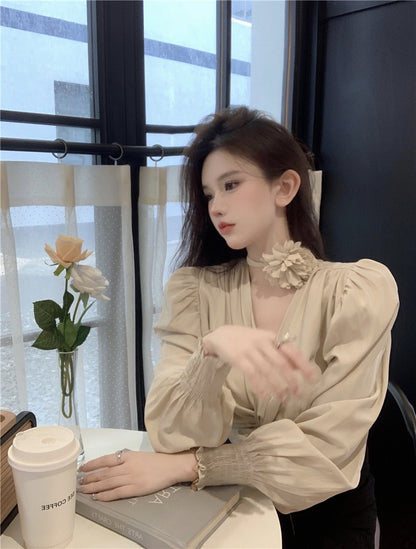 French v-neck long-sleeved shirt women's spring puff sleeve loose chic unique design sense niche short top