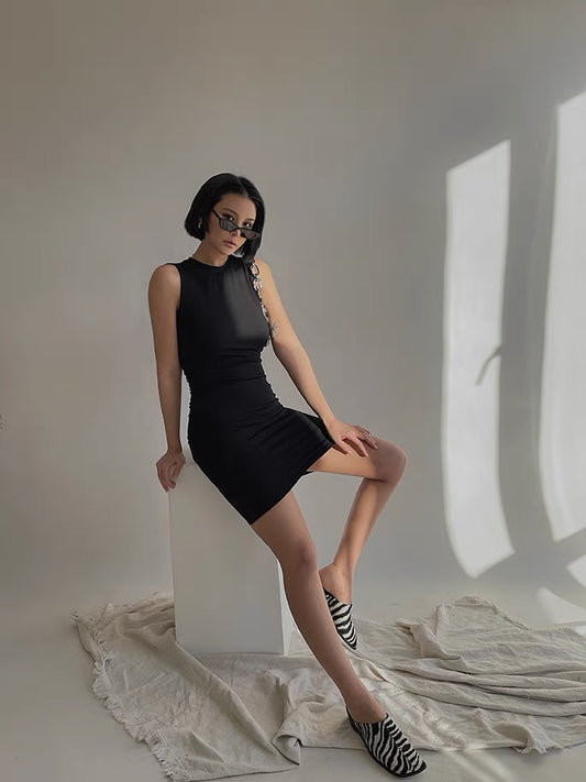 Super love Kardashian sexy backless sleeveless slim bag hip dress waist shows figure black short skirt summer