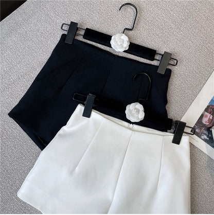 2022 autumn new sexy little demon simple design versatile self-cultivation solid color black and white high waist A-line suit shorts women 1605
