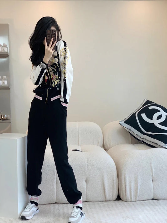 Early autumn new style small fragrance net red age-reducing Hong Kong style retro chic casual fashion sports trousers two-piece suit female 1672