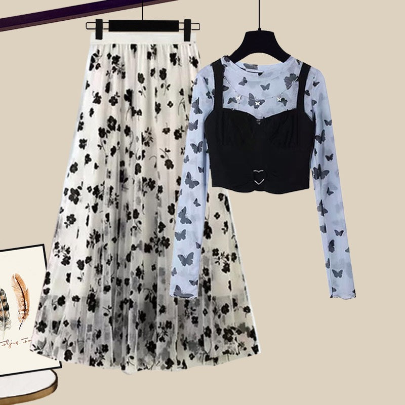 In spring, salt-based sweet and spicy girls wear bow-knot tops, French skirts, and two-piece skirts are popular this year.