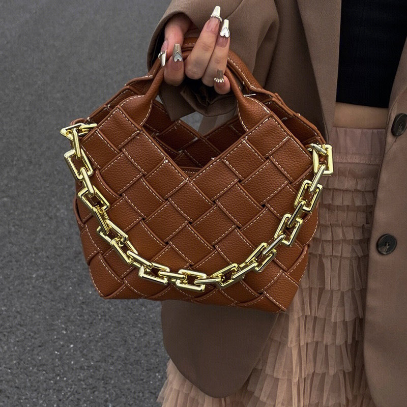 Woven bag women's 2022 autumn and winter new fashion high-quality texture niche design one-shoulder portable tote bag Messenger