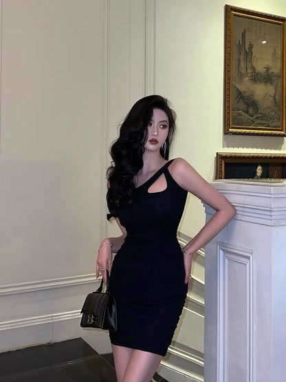 Pure desire black sloping shoulder dress women's 2022 summer new design small hot girl show thin bag hip small black dress 3257