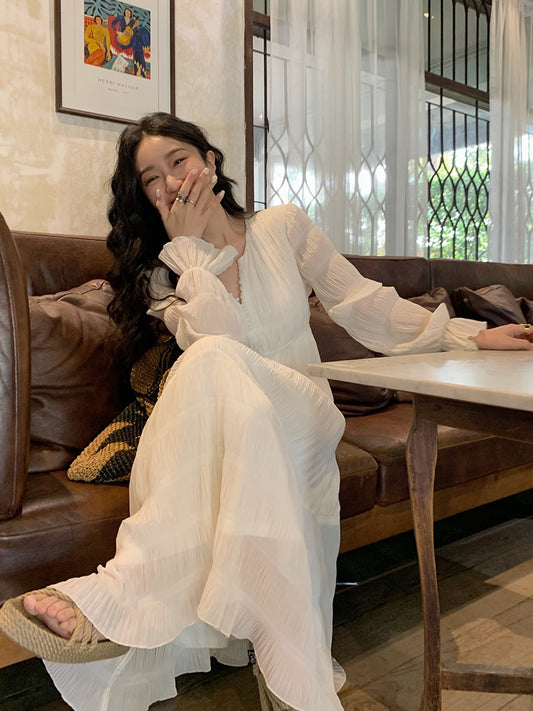 Ren Xiaoyi early spring new V-neck long-sleeved tea break French dress design sense niche temperament high waist long skirt