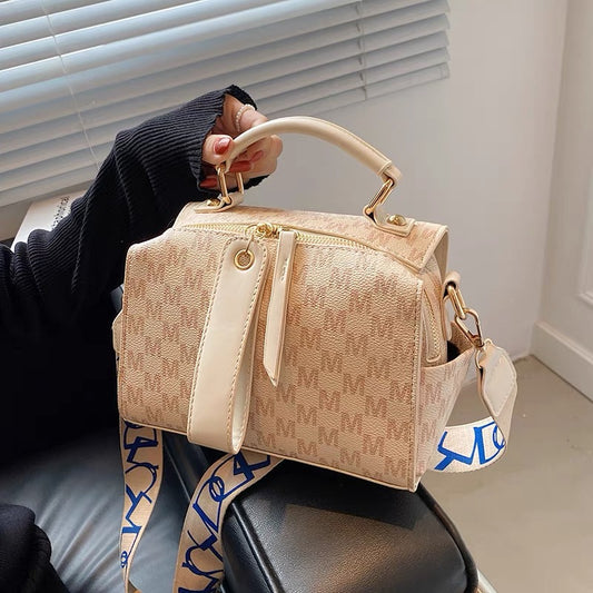 This year's popular small bag women's bag niche 2021 new trendy fashion 2022 messenger bag summer portable pillow bag