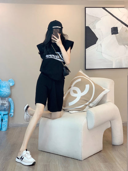 Suit women's 2022 summer new style small fragrance style high-end fashion fashion age-reducing casual sports shorts two-piece suit trendy