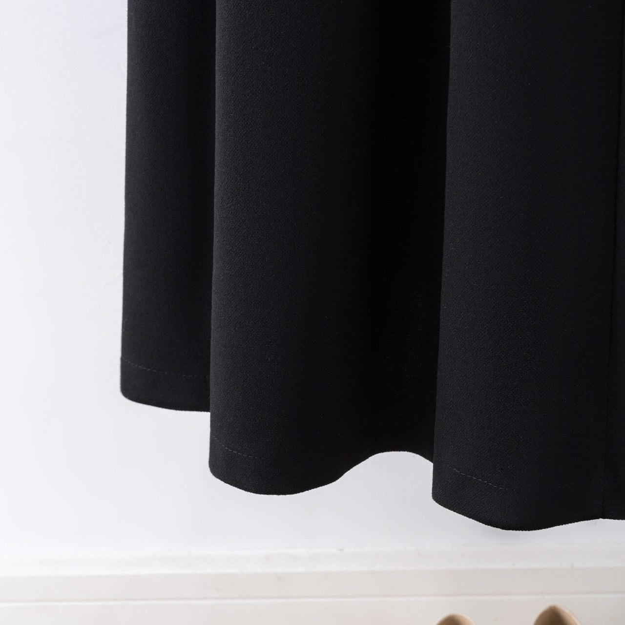 Black woolen a-line skirt women's autumn and winter 2022 new high-waisted pleated skirt small mid-length skirt