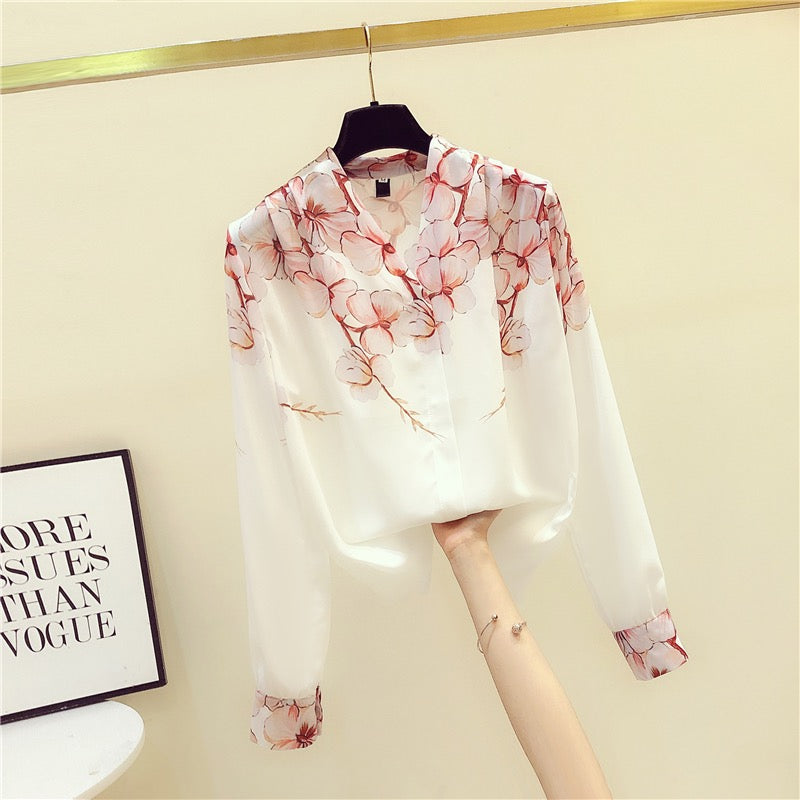 2022 early autumn new style foreign style fashion European goods small shirt women's chiffon all-match design sense temperament V-neck top tide