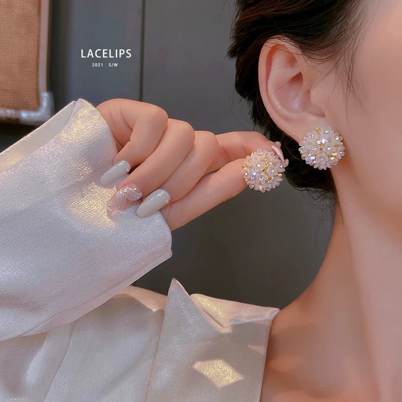 Light luxury butterfly temperament earrings without ear holes 2021 new earrings 2022 niche high-end earbone clip earrings