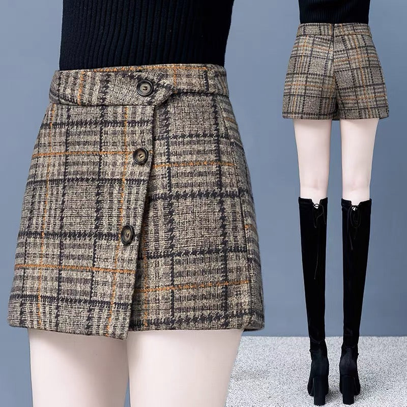 Woolen shorts women's autumn and winter 2022 new high-waist fake two-piece culottes outerwear fashion explosive plaid boot pants
