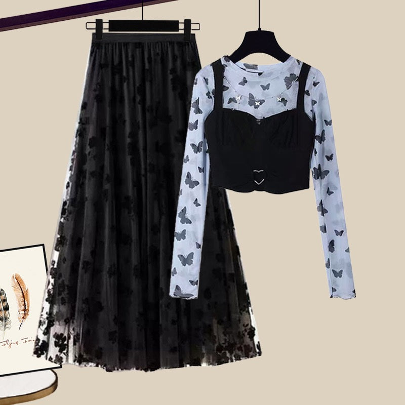 In spring, salt-based sweet and spicy girls wear bow-knot tops, French skirts, and two-piece skirts are popular this year.