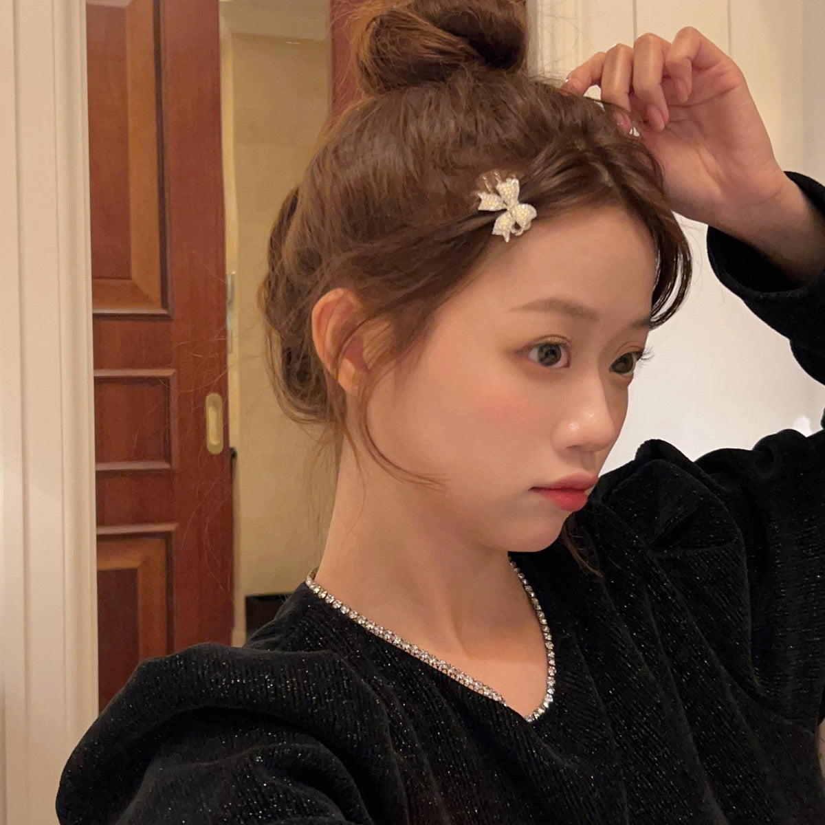 The Girl in the Castle~French Exquisite Pearl Rhinestone Bowknot Hairpin Bangs Clip Forehead Broken Hairpin Girls