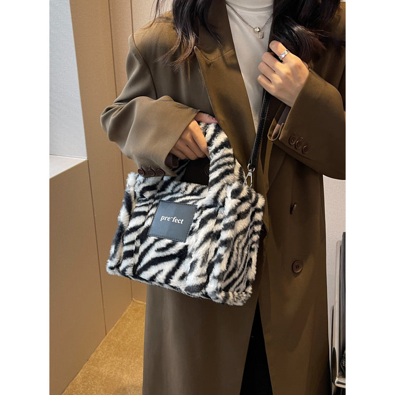 Autumn and winter plush bag women 2022 new trendy fashion zebra print handbag high-end sense all-match plush messenger bag