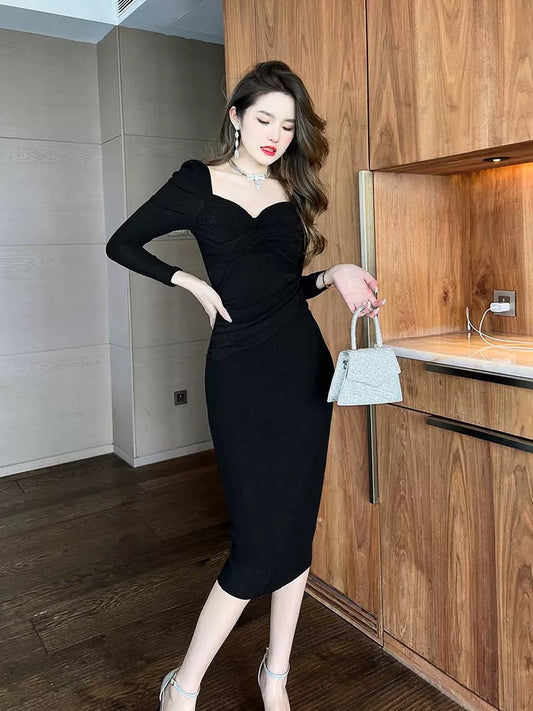 European station Hepburn style little black dress autumn women's 2022 new long-sleeved slim waist temperament black dress 1540