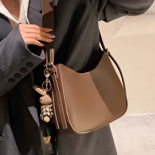 Retro bag women's autumn and winter 2022 new commuter fashion all-match Messenger bag high-end niche ins shoulder bag