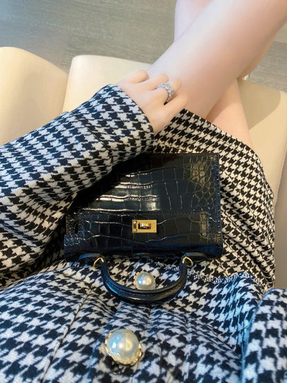 Korean drama Xiaoxiangfeng suit 2023 autumn and winter new temperament celebrity retro houndstooth short bag hip skirt two-piece set
