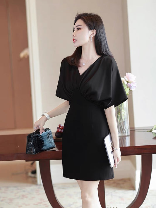French ladies dress summer 2022 new women's high-end light luxury v-neck waist slim short skirt trendy