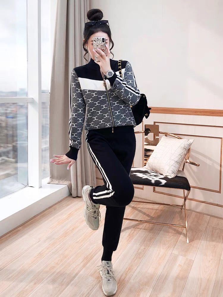 Light luxury niche fried street suit pants autumn and winter women's clothing 2022 new autumn clothes tops trousers sweater Korean drama two-piece set